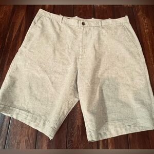 Perry Ellis Light Tan Flat Front Shorts . Size 40